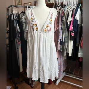 Forever 21 White Floral Embroidered Top